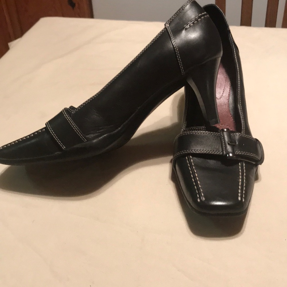 Flexation by aerosoles black pumps